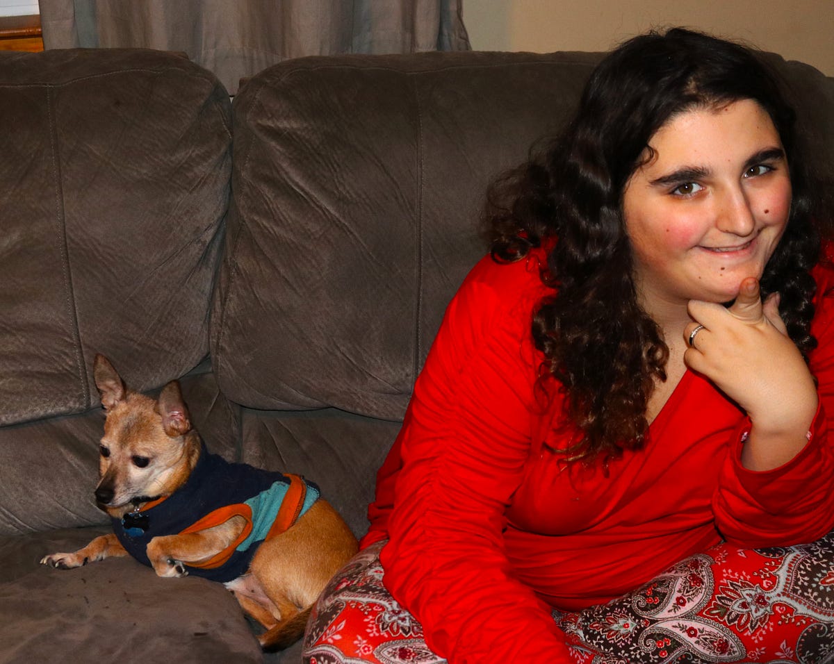 Veronica and Leo’s Bond. How a Little Chihuahua Changed The Life… by