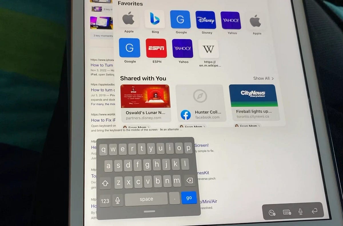 How to fix iPad keyboard floating in middle of screen by MaveMall