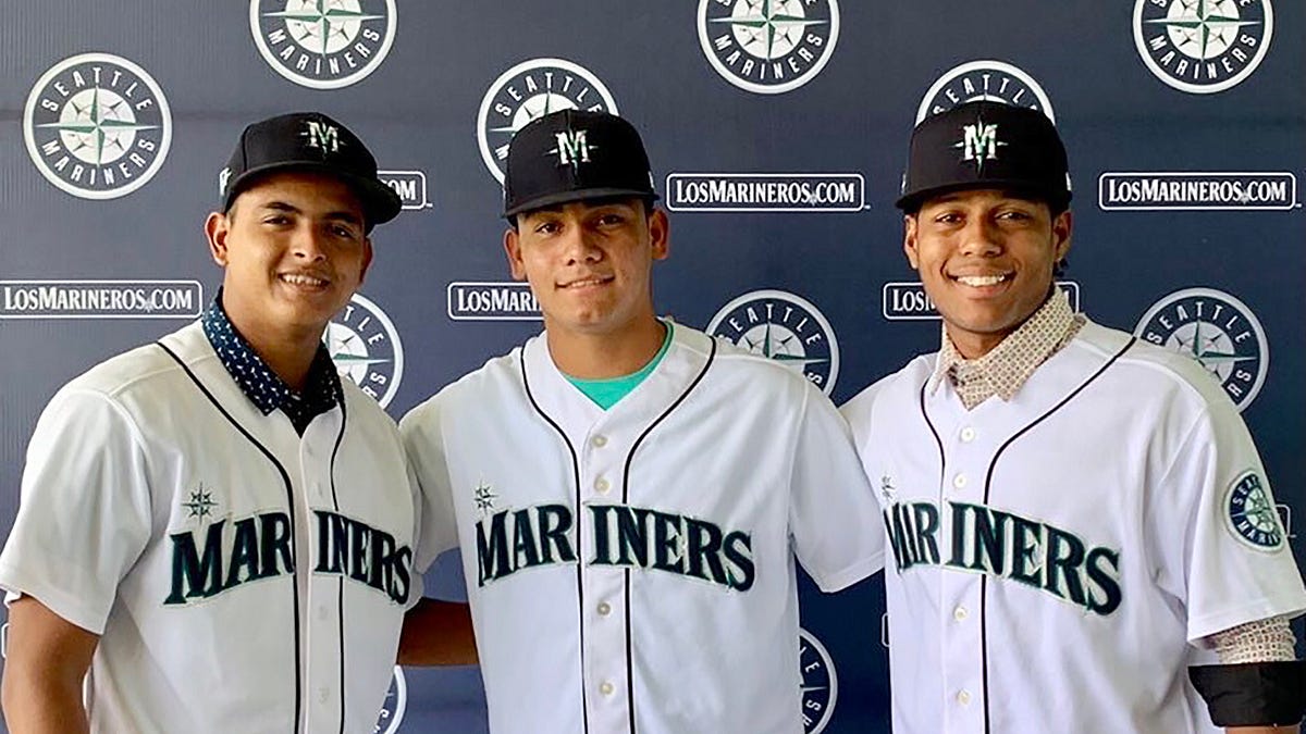 Mariners Announce 3 Additional International Signings