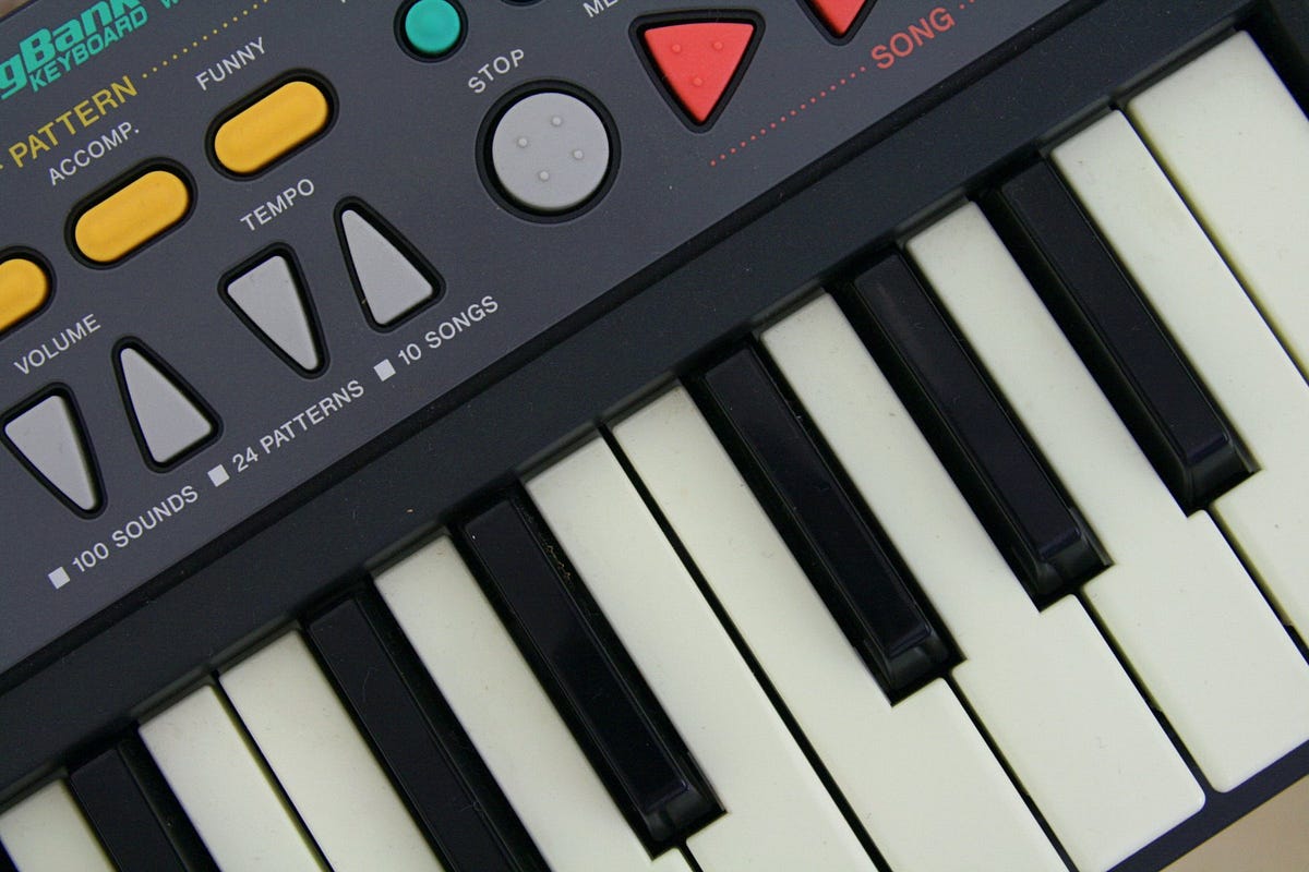 Why choose Keyboard classes online? by Spardha School Of Music Medium