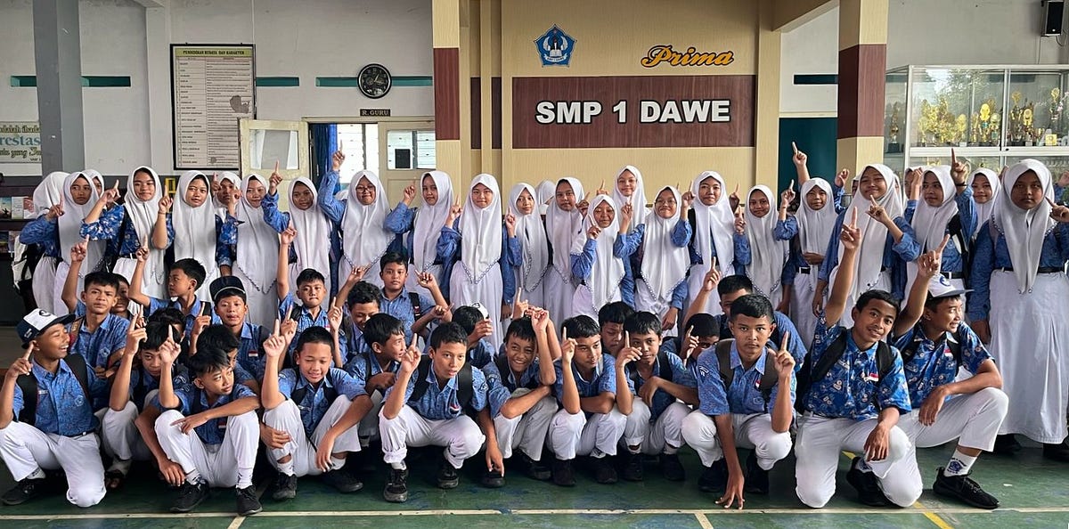 Dukung 50 Siswa SMP 1 Dawe Kembangkan Life Skills dan Kecerdasan Sosial Emosional