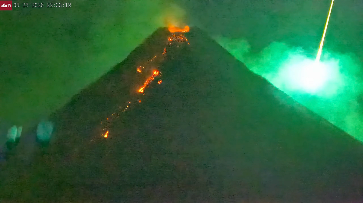 The Mysterious Rising Light After a Meteor Strike Near a Volcano in the Philippines is Not Aliens
