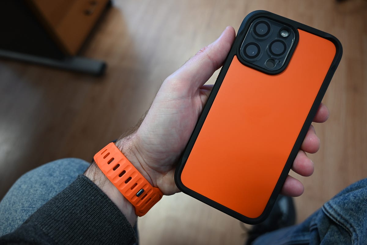 NOMAD rugged maska. Minimalistička maska za iPhone serije… | by Matt ...