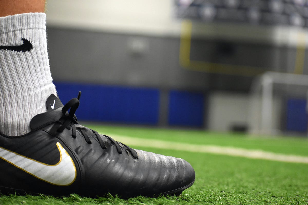 Cleat Selection: 4 Top-Rated American Football Cleats on Amazon | by  BroomFit | Medium