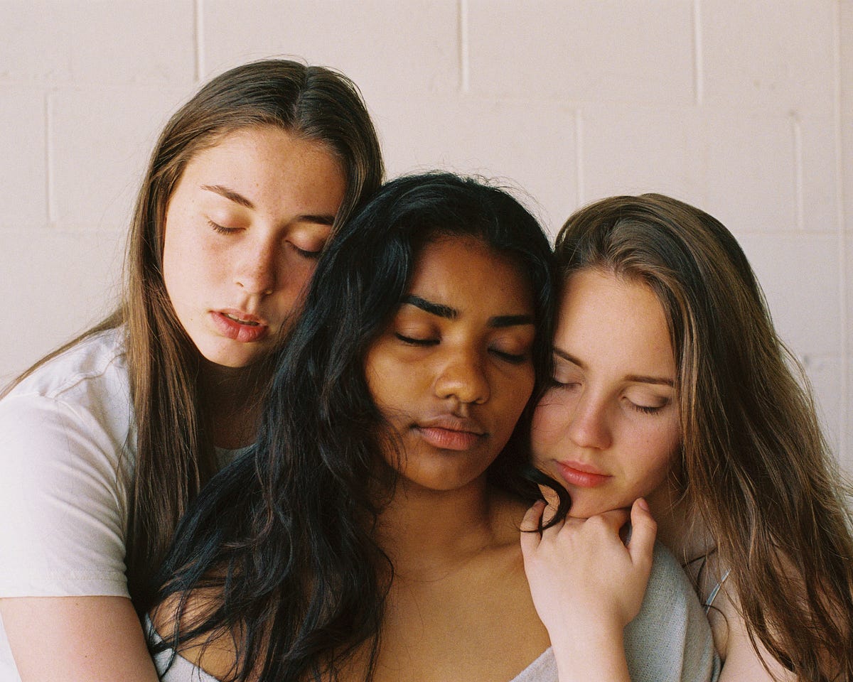 Why Do Straight Girls Make Out With Other Girls? by Karolina Wilde An Injustice! pic pic