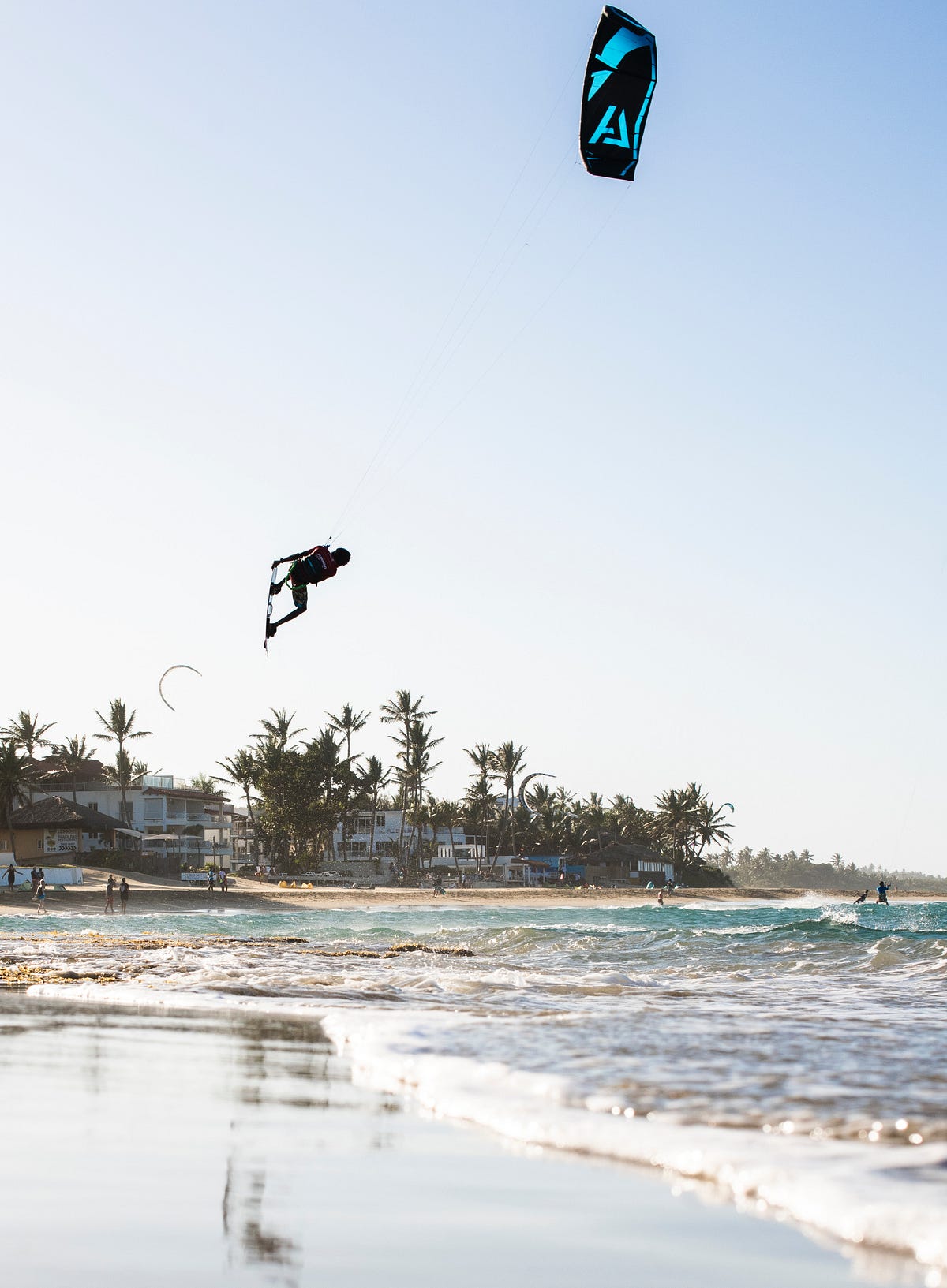 Differences between Windsurfing and Kitesurfing by Douglas Austin