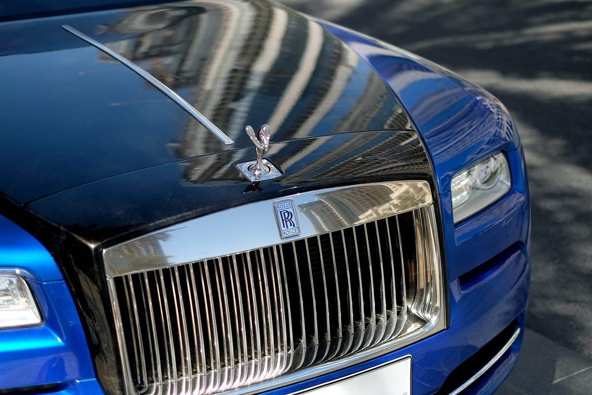 Luxury Redefined Rolls Royce Rental in Dubai for Unparalleled Elegance