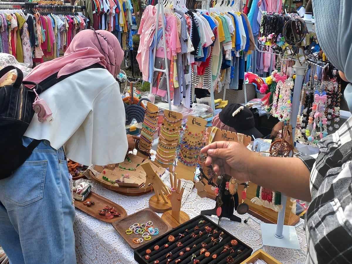 Craft Making in Car Free Day Malang City: New Unlocked Experience by Craft Making in Car Free Day Malang City: New Unlocked Experience by