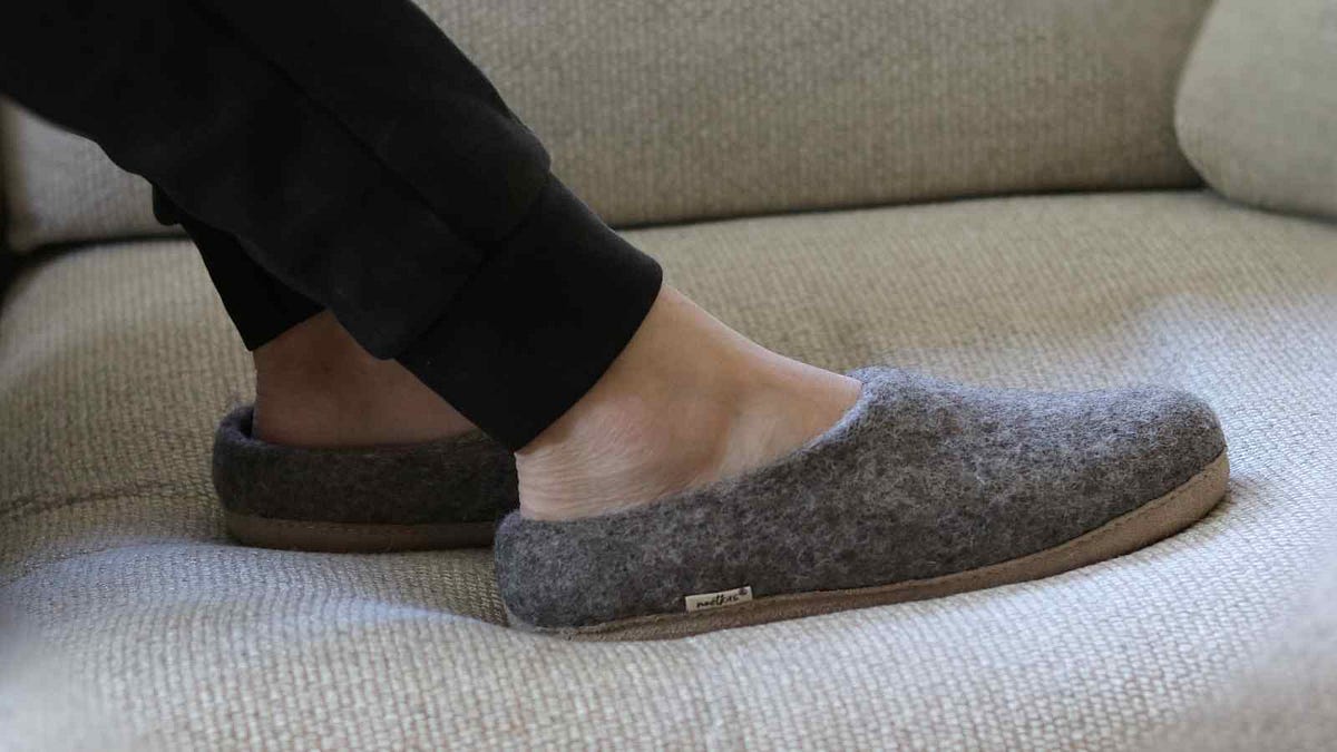 mens house shoes for sweaty feet