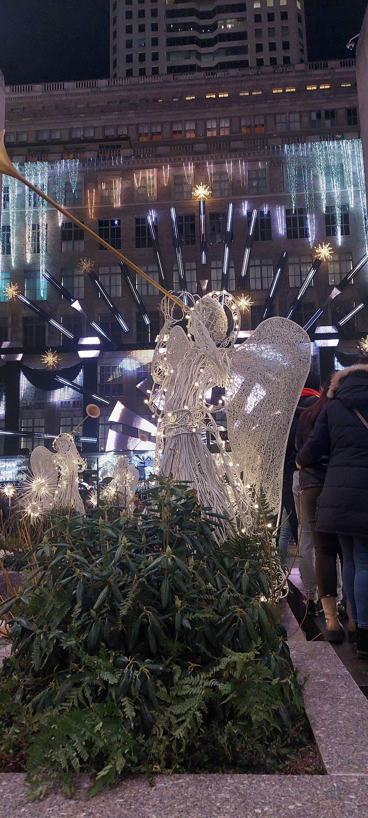 The Most Beautiful Christmas Light Displays Around the World by Edgar