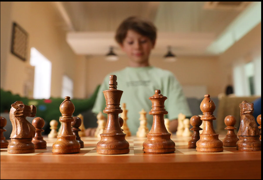 This special chessboard brings digital opponents into the physical