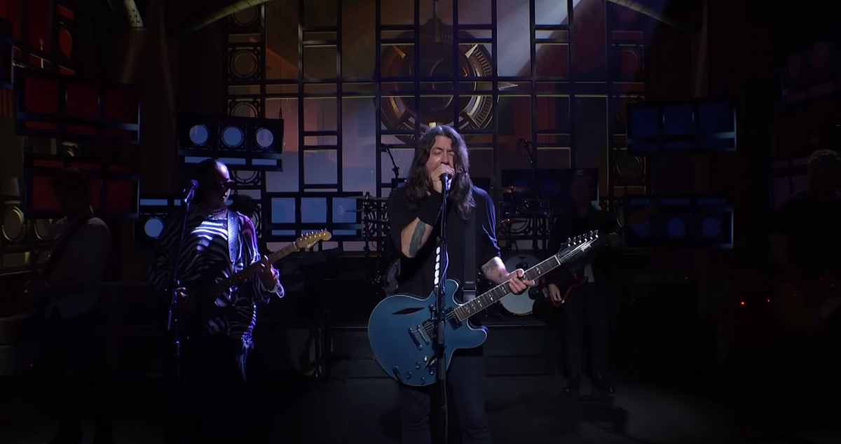 Dave Grohl Gets Choked Up During Foo Fighters ‘SNL’ Performance by