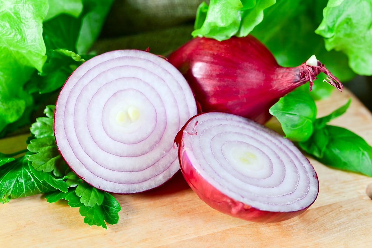How Does Eating Raw Onions Help Your Health? by Healthally Dec