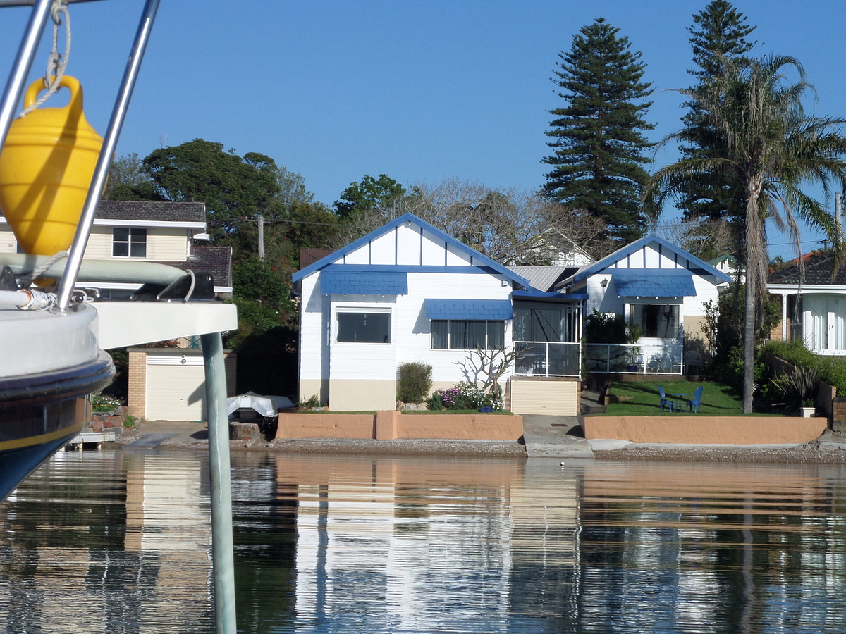 Difficulties or adversities of the native vegetation of Lake Macquarie