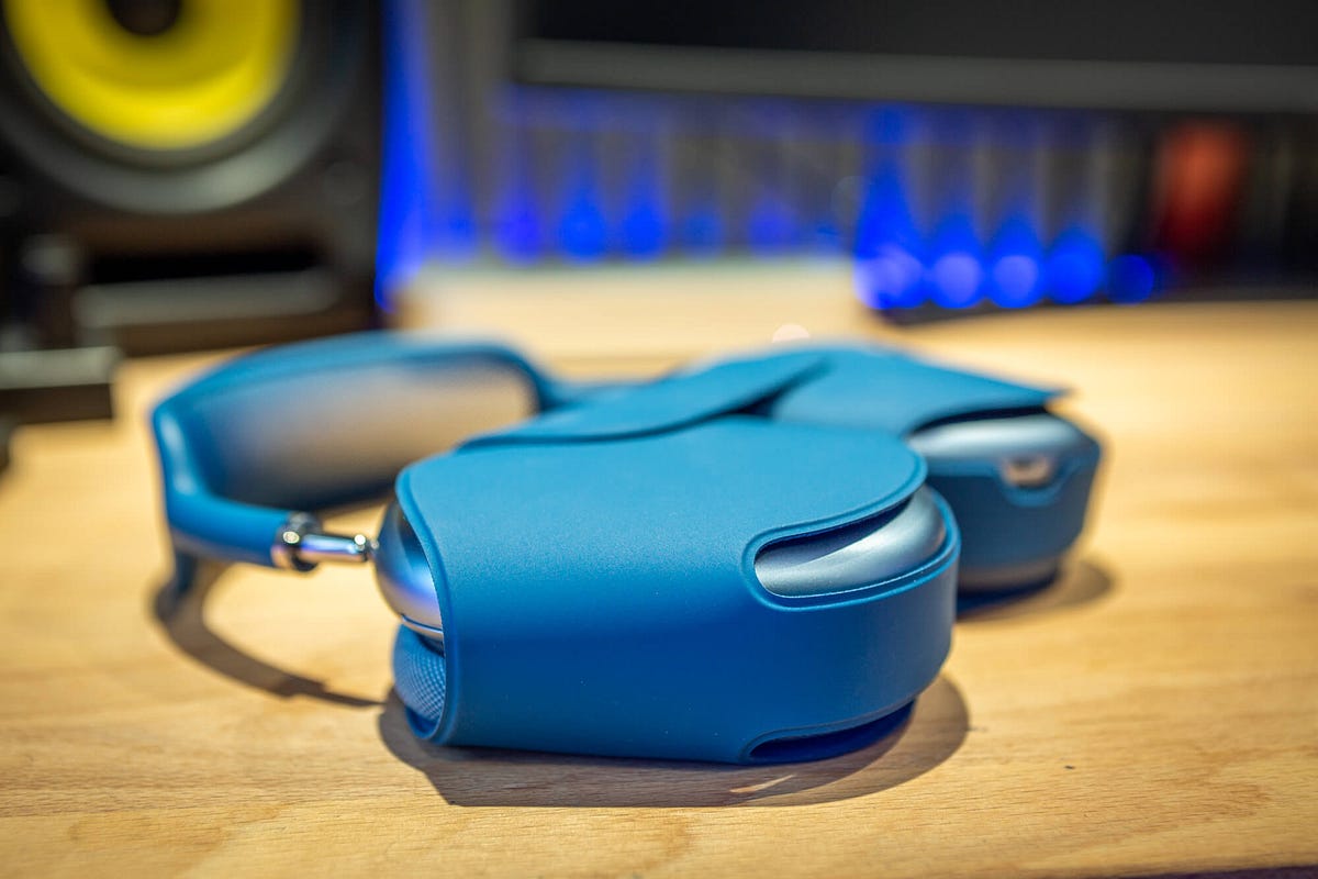 In Defence of the AirPods Max Case… by Mark Ellis Mac O’Clock Medium