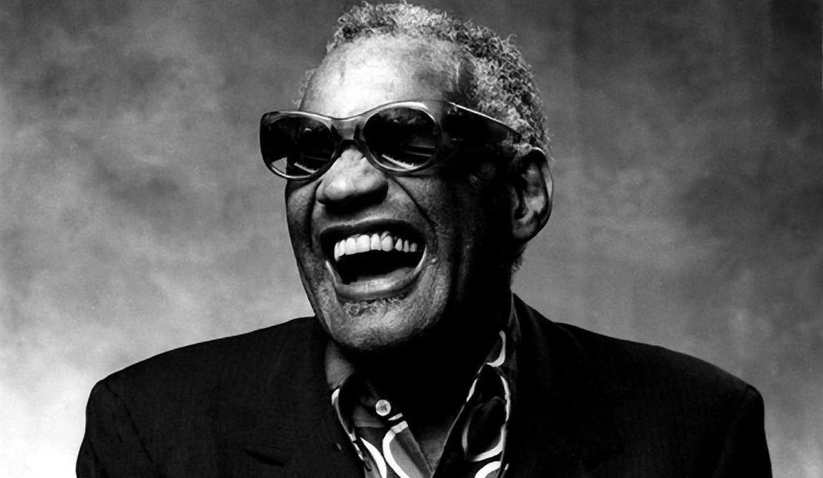 Ray Charles, el padre del Soul que derrumbó la segregación racial con su  música | by Elías Moscoso | Revista Sobredosis | Medium