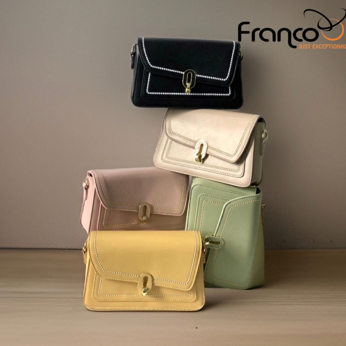 Crossbody Bag 1860 The adjustable shoulder strap ensures a comfortable