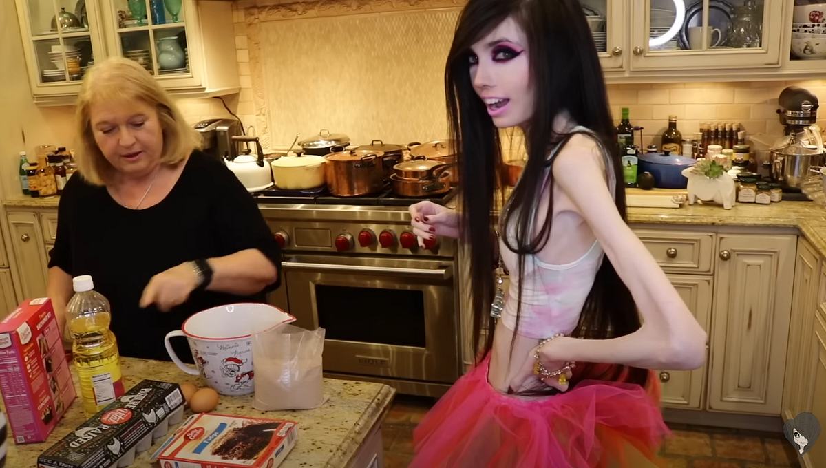 Has YouTube Incentivized Eugenia Cooney to Starve Herself? | by Sean Kernan  | Medium