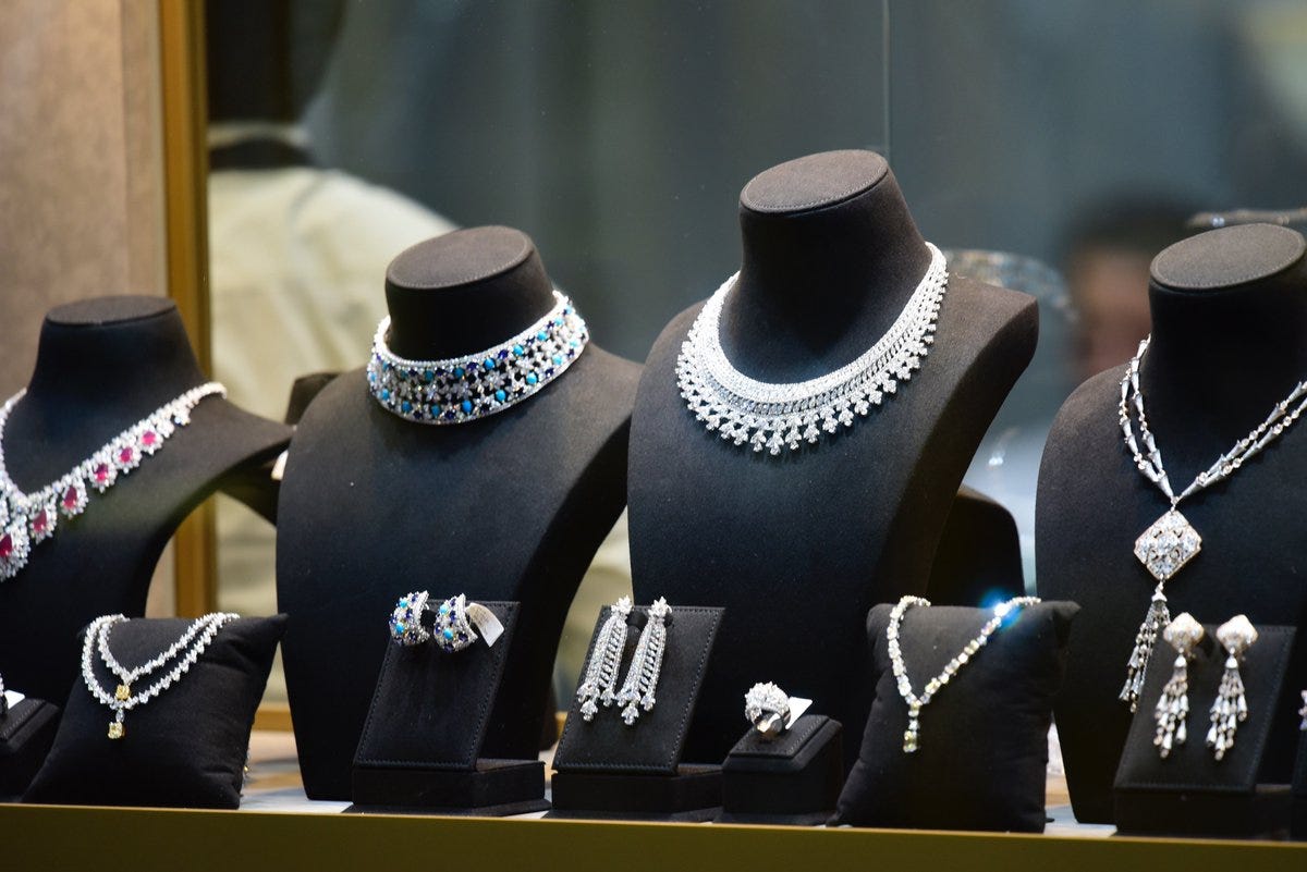 Costume Jewelry Is Type of Jewelry Made Of Artificial Elements and Can