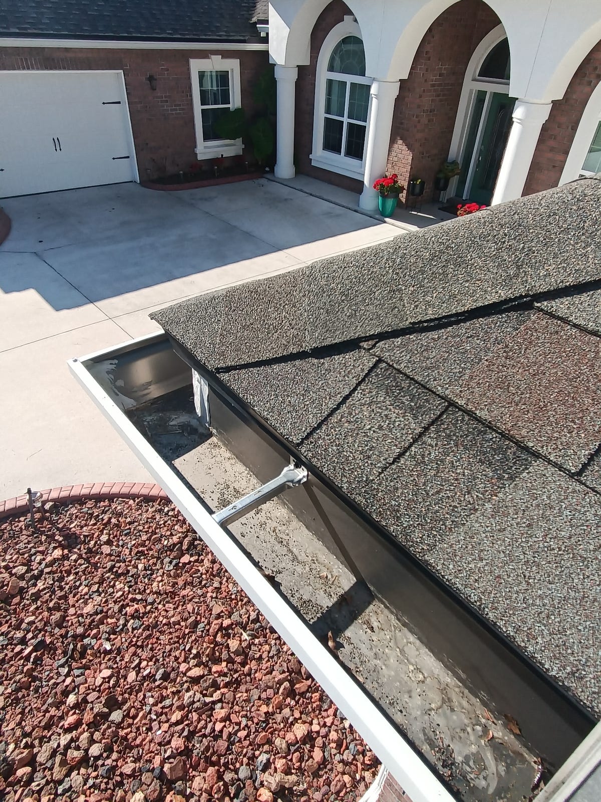 Rochester Gutter Cleaning — Exactly How to Get Rid of Gutter Gunk by