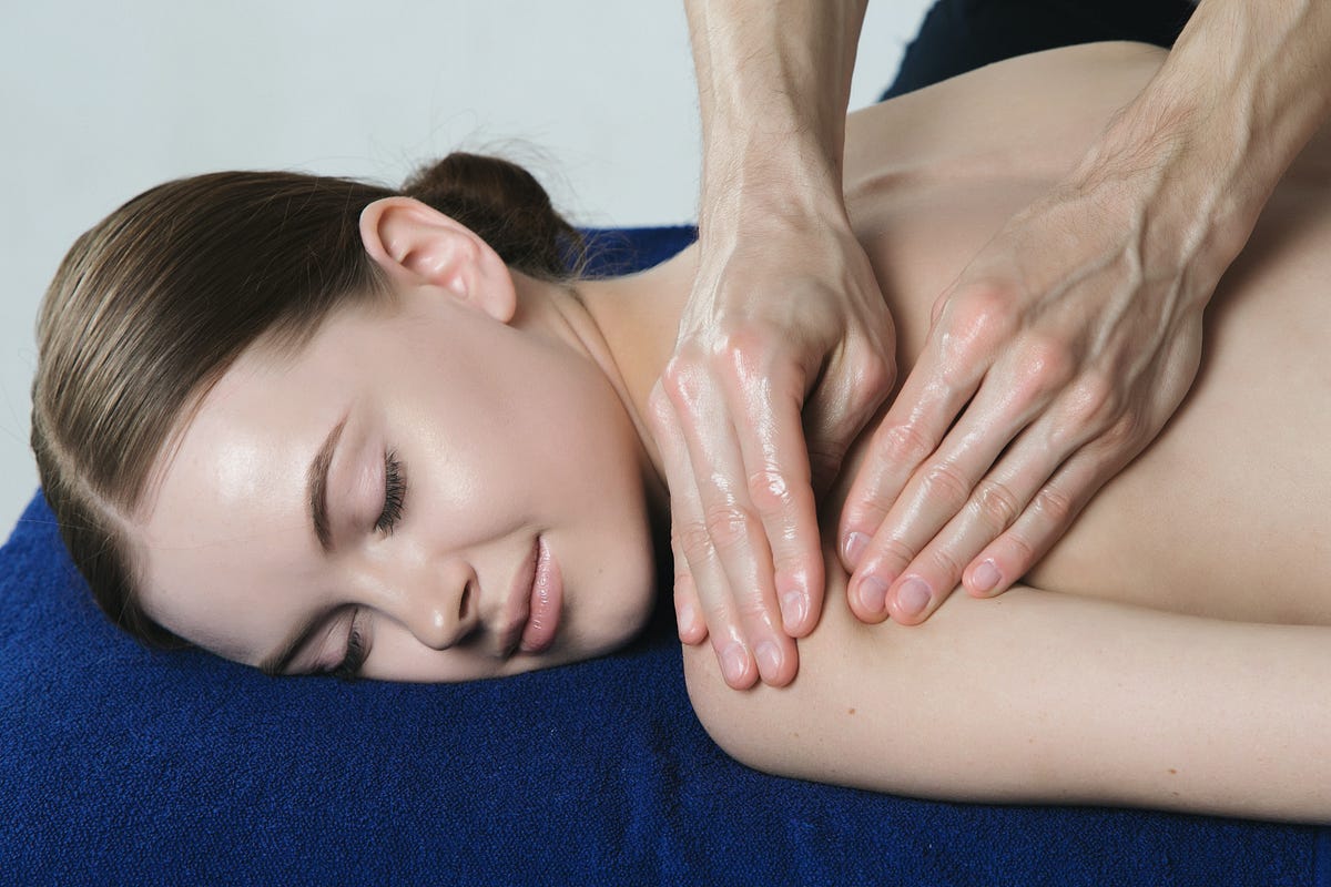 What's the Difference Between Swedish Massage and Aromatherapy Massage? -  MindBody Oasis