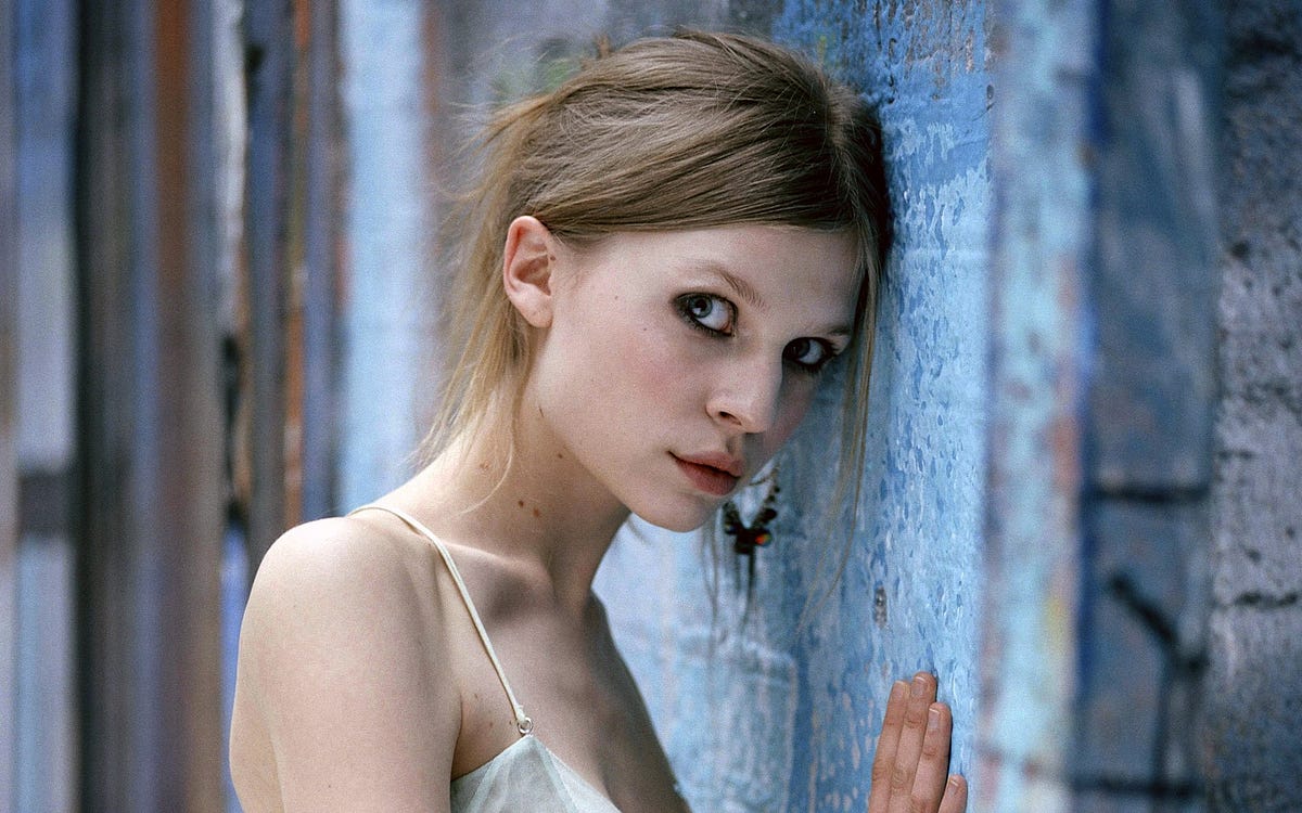 Clémence Poésy Bio. French model and actress Clemence Poesy… | by Sabreena  Salman | Medium