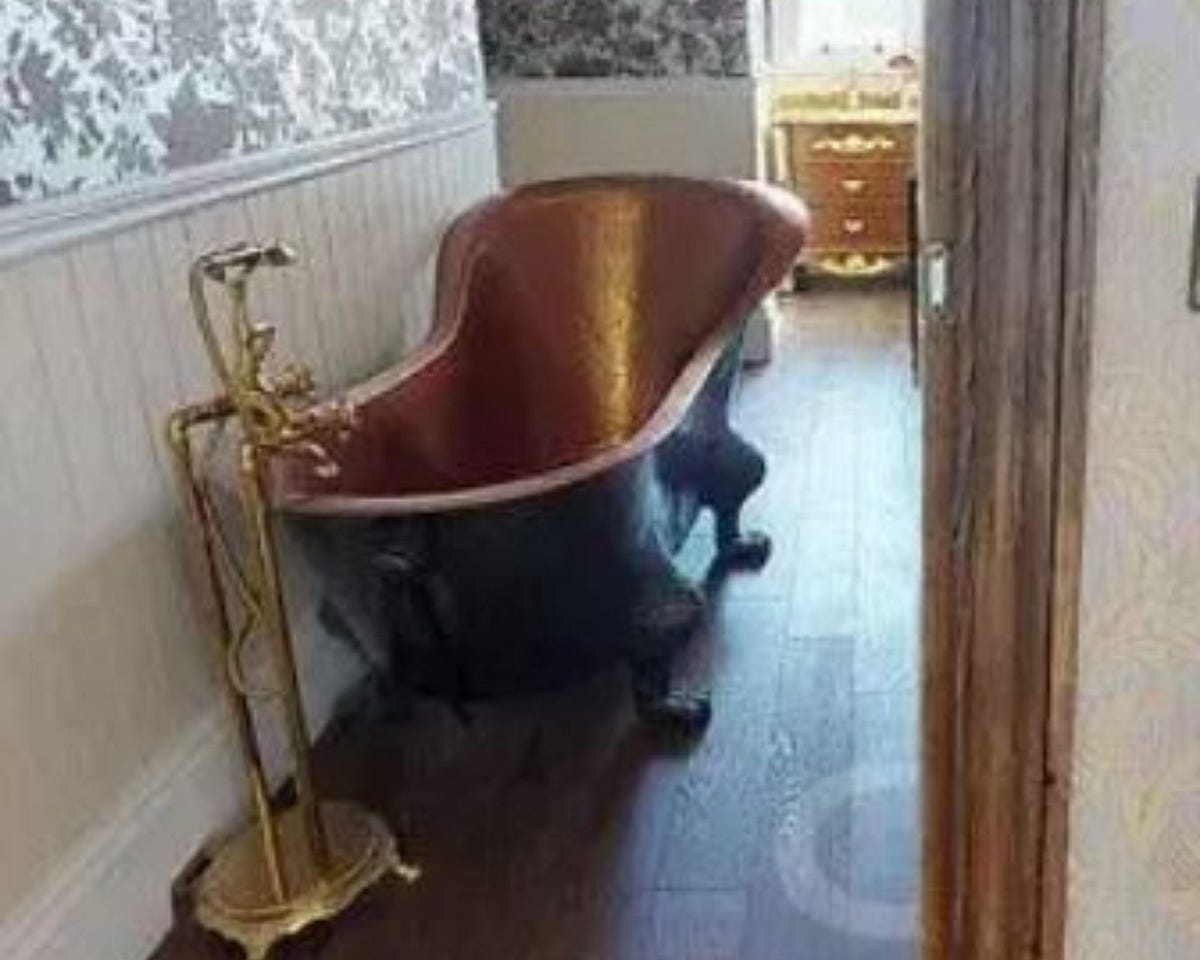The Luxe Copper Slipper Bath Tubs Windsor and Buckingham If you’re in