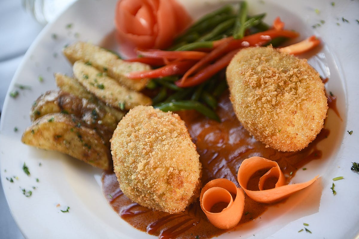 Popi’s earns a colossal victory. The award-winning crab cakes will be