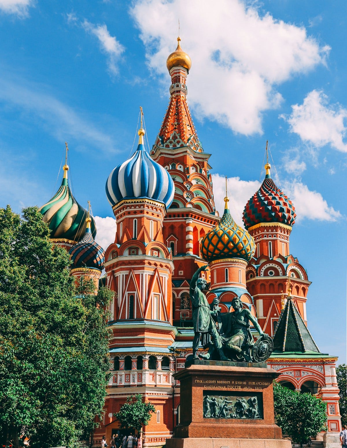 When the Kremlin Cheers: What Russia’s Applause for Trump Might Tell Us