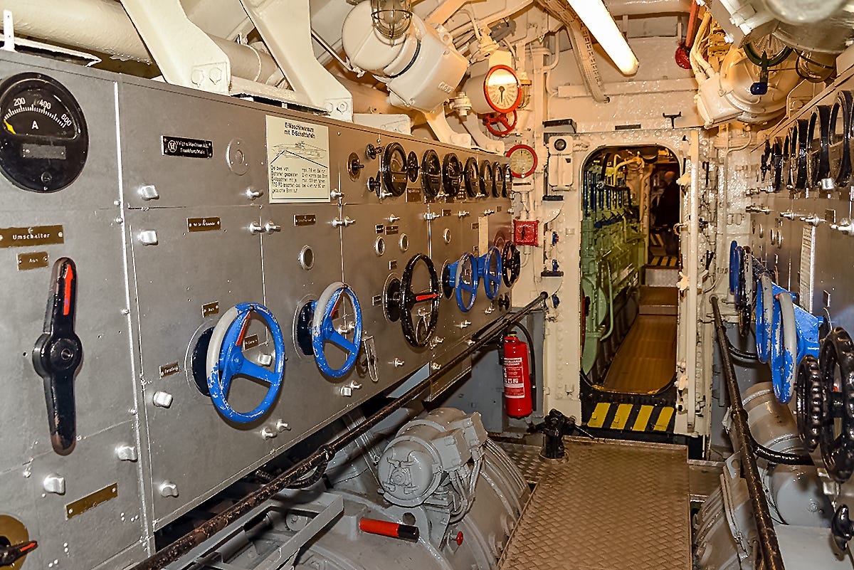 U-995 electric motor compartment. The U-995 at the end of the war was surrendered to the British on 9 December 1945 and then transferred to Norwegian ownership in October 1948. At the end of her service, the ship was saved by the German Navy League, DMB. U-995 became a museum ship at Laboe Naval Memorial in October 1971. Author Arjun Sarup via Wikipedia