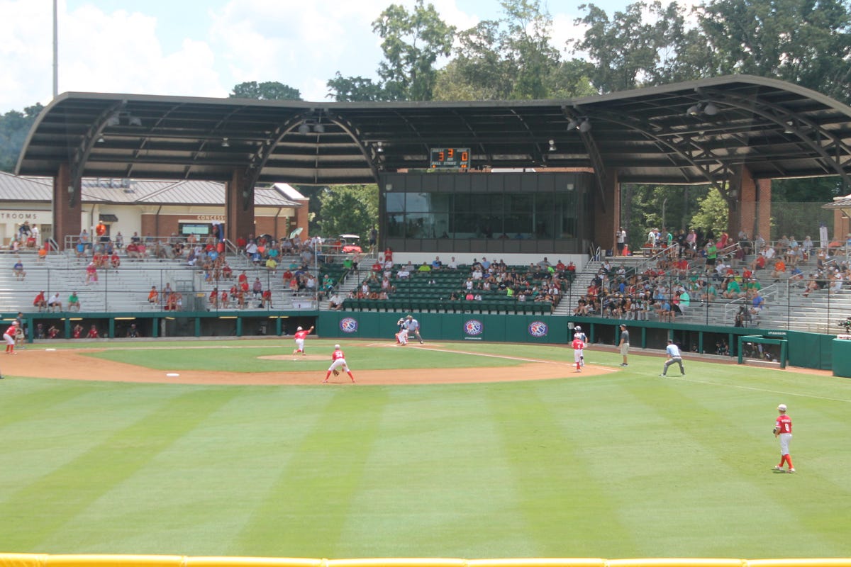 Little League baseball draws crowds to community park