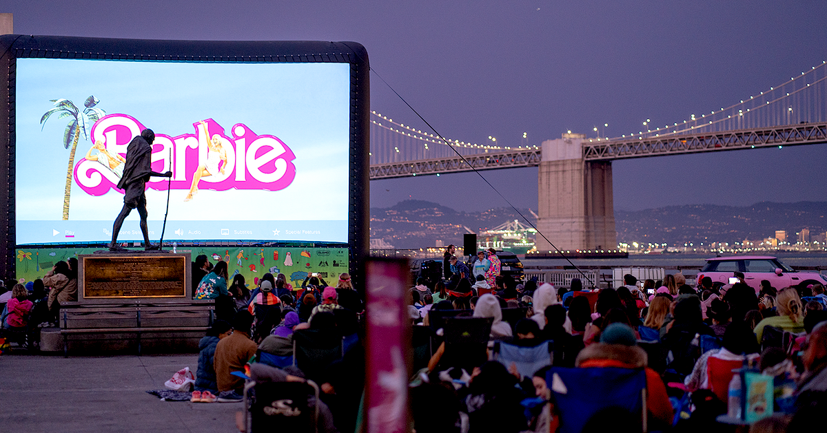 Image of: A perfect night for Barbie on the Bay