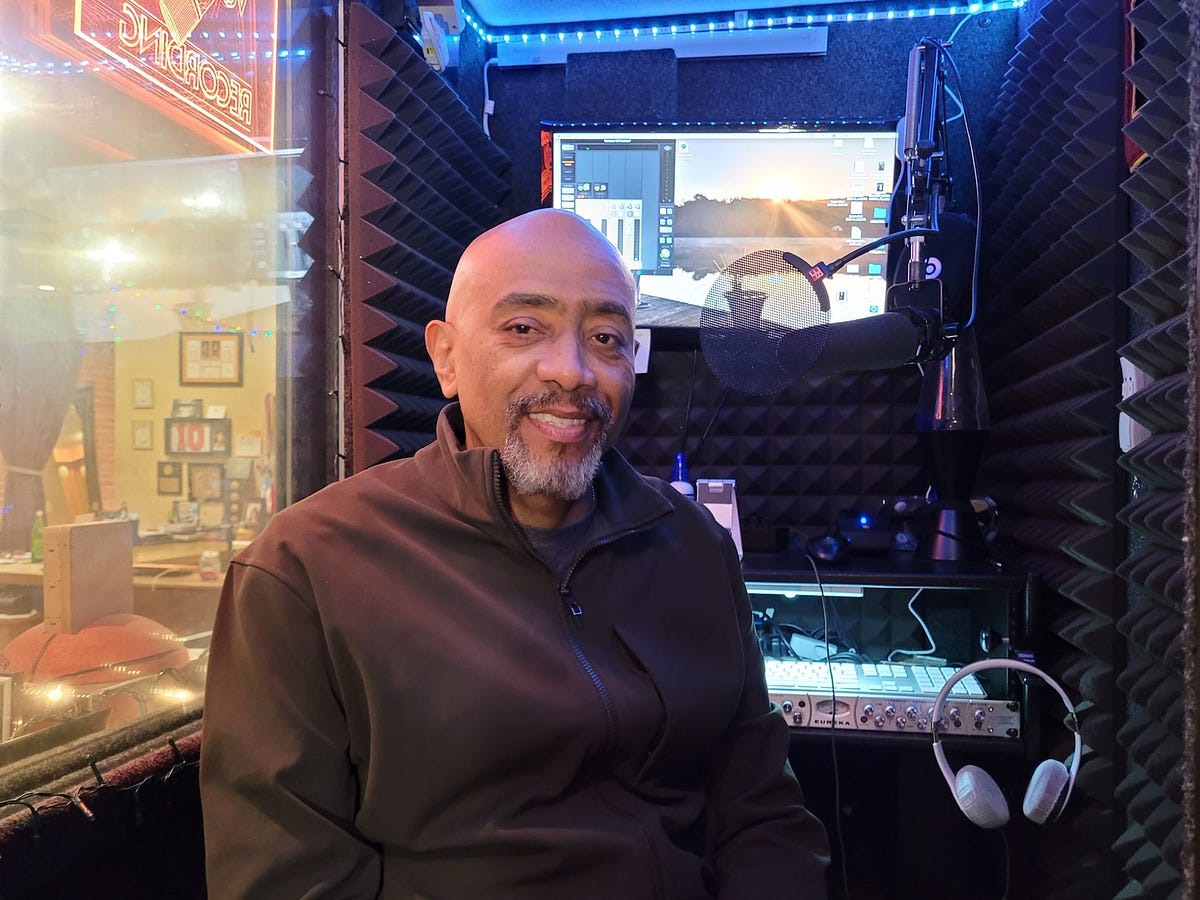 Voice Actor Rodd Houston Says It Took Nearly 80 Auditions Before He Landed  His First Major Radio Commercial | by Contributor | Global Communicator |  Medium