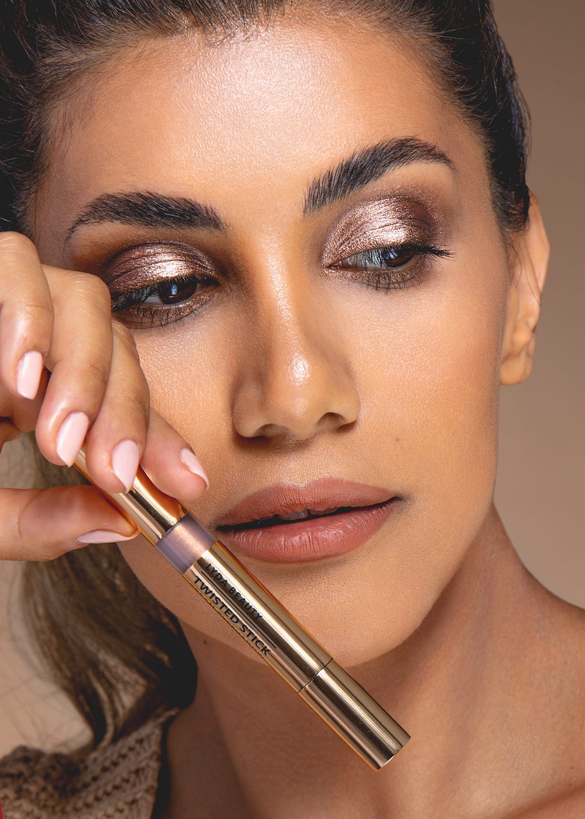 How to Apply Eyeliner and Eyeshadow Like a Pro by Lyda Beauty Medium