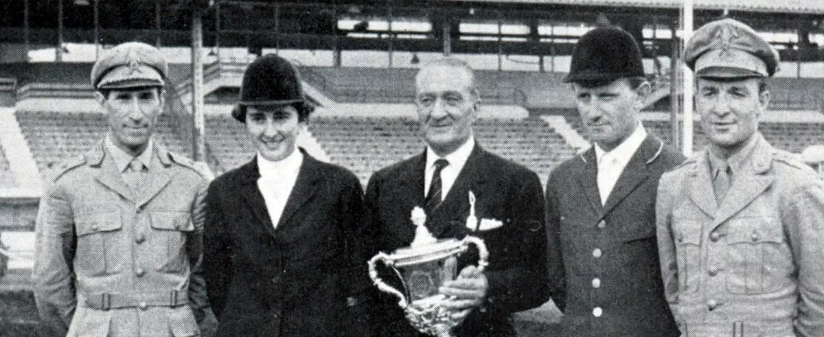 In un mondo allora tutto al maschile, partecipò alla Coppa delle