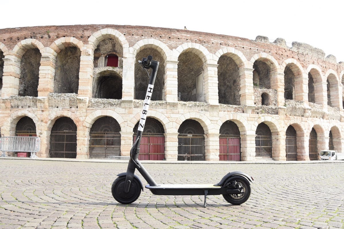Helbiz arriva a Verona: i monopattini elettrici in sharing pronti a  rivoluzionare gli spostamenti… | by Matteo Fioribello | HelbizOfficial |  Medium