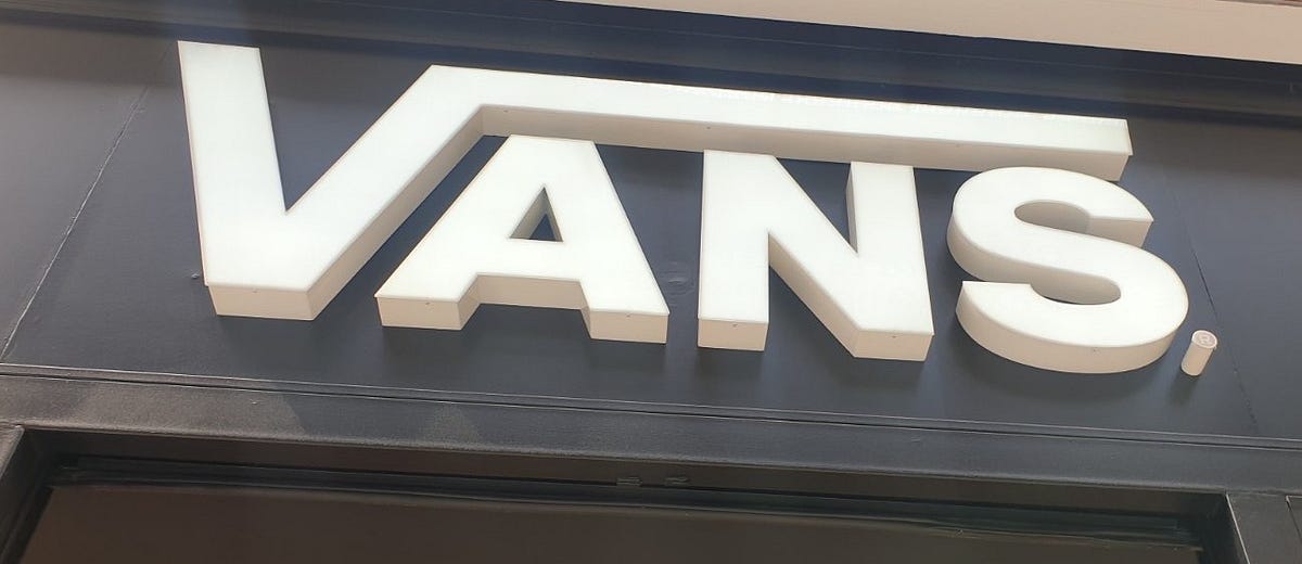 Μια ημέρα στη Vans: Ηγεσία και HR | by Stavros Tzanis | Ηγεσία και  Συναισθηματική Νοημοσύνη | Jun, 2023 | Medium