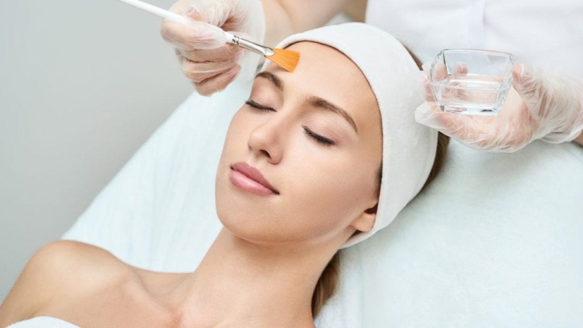 Chemical Peeling in Islamabad for Dry Skin — What You Need to Know
