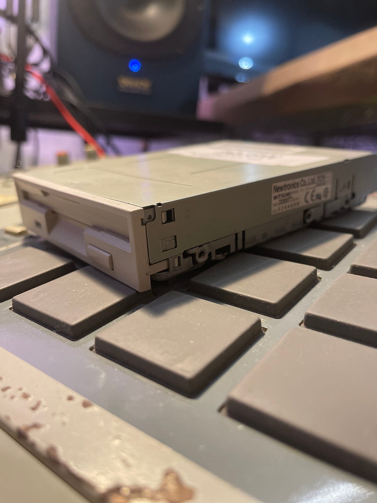 How to replace the floppy drive on an MPC2000 BOOT DISK AND CHILL