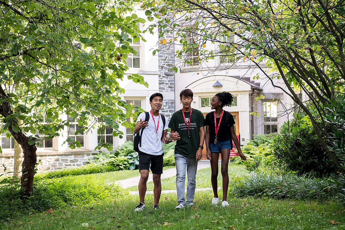 50 questions for parents and students to ask during a college visit