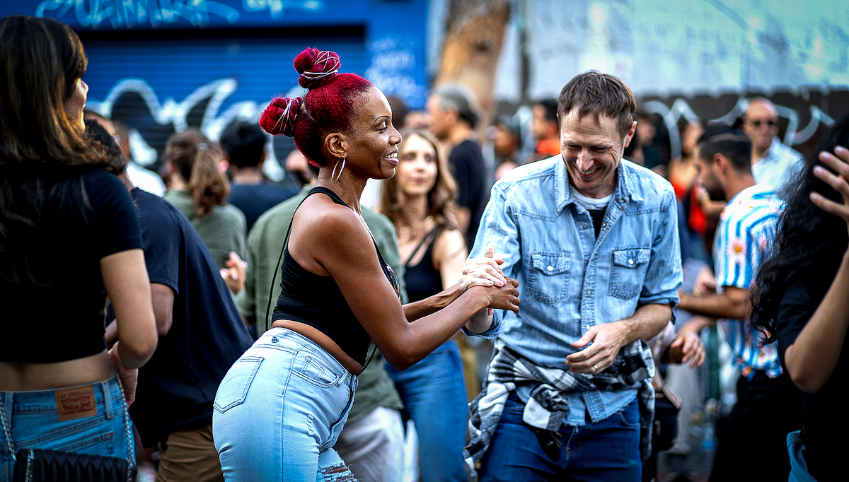 Image of: Valencia Street sizzles with ‘Salsa in the Streets’