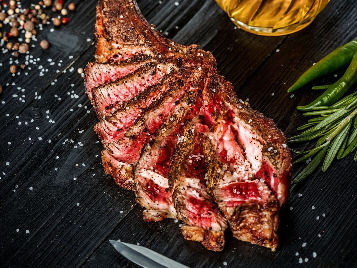 The nutritional value of a Tomahawk Ribeye Steak by Beck & Bulow Medium