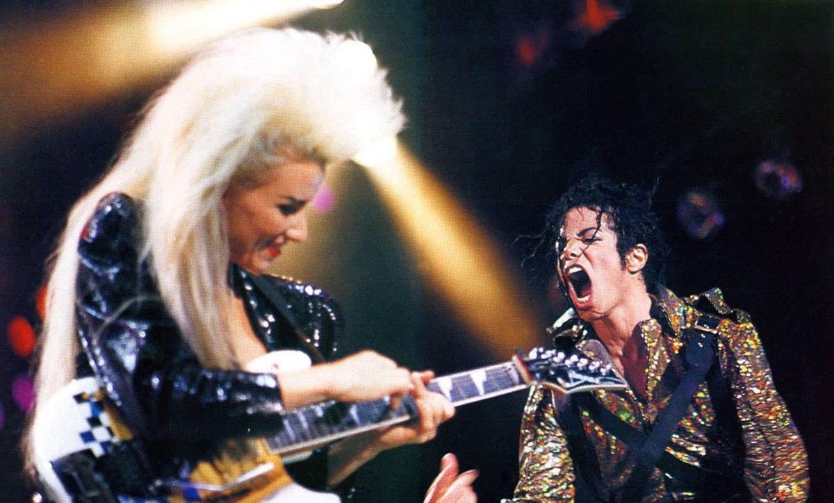 Jennifer Batten: Uma das guitarristas mais reconhecidas do mundo fala sobre  sua carreira e turnês com Michael Jackson | by MJ Beats | MJ Beats | Tudo  sobre Michael Jackson
