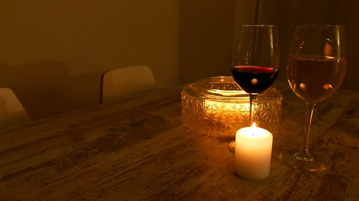 35. El vino y la velas. Servir y tomar vino a la luz de las… | by Esnobismo  gourmet | La vuelta al 2017 en 365 notas sobre vinos | Medium