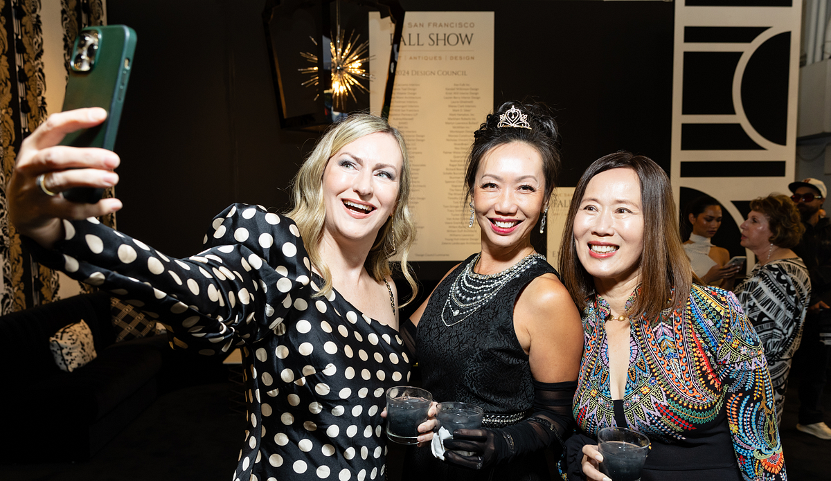 Image of: When SF goes formal: The black-and-white ball at Fort Mason