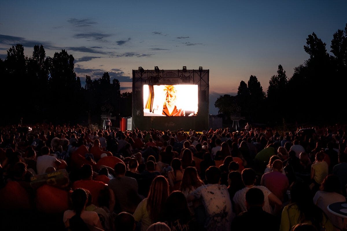 Why People Buy Outdoor Projector Setups for Backyard Movie Nights