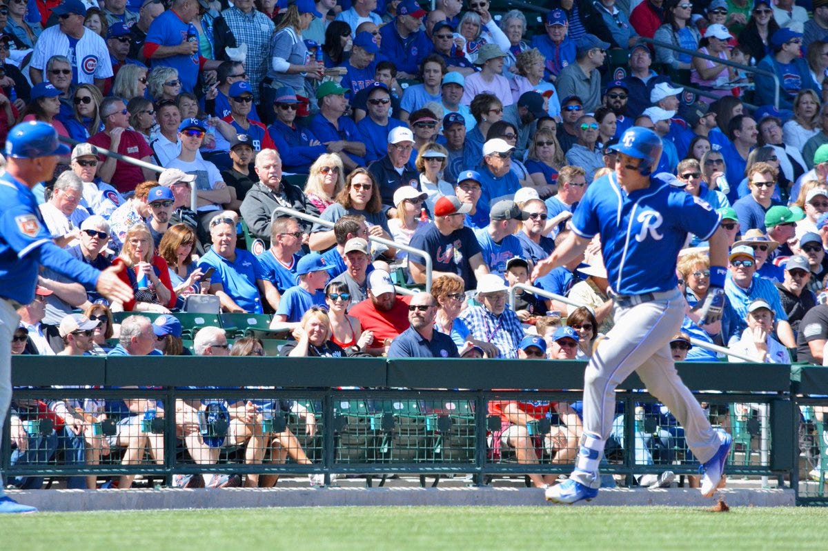 Kansas City Royals third baseman George Brett (5) fields a