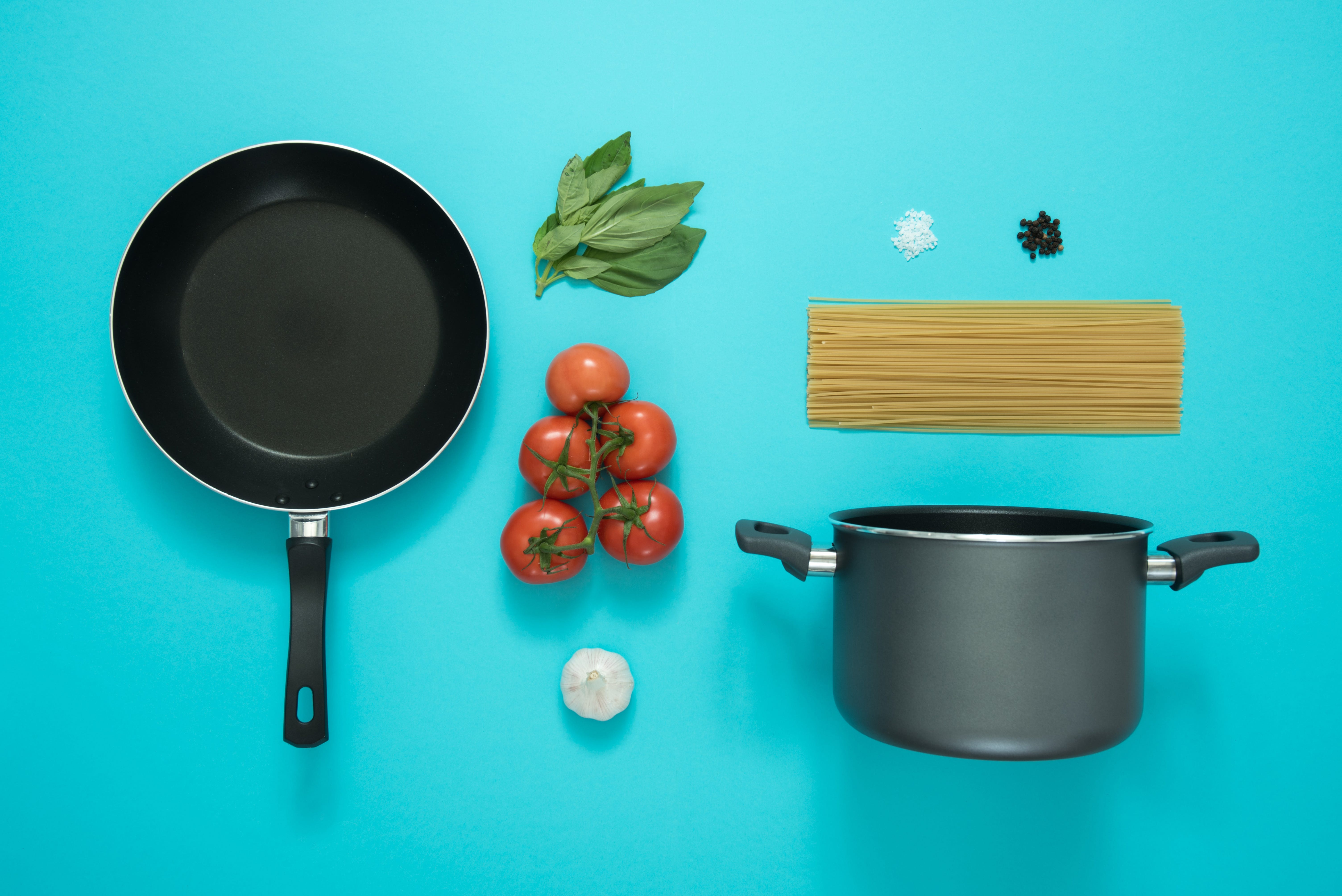 A Divided Frying Pan to Simplify Kitchen Multi-Tasking