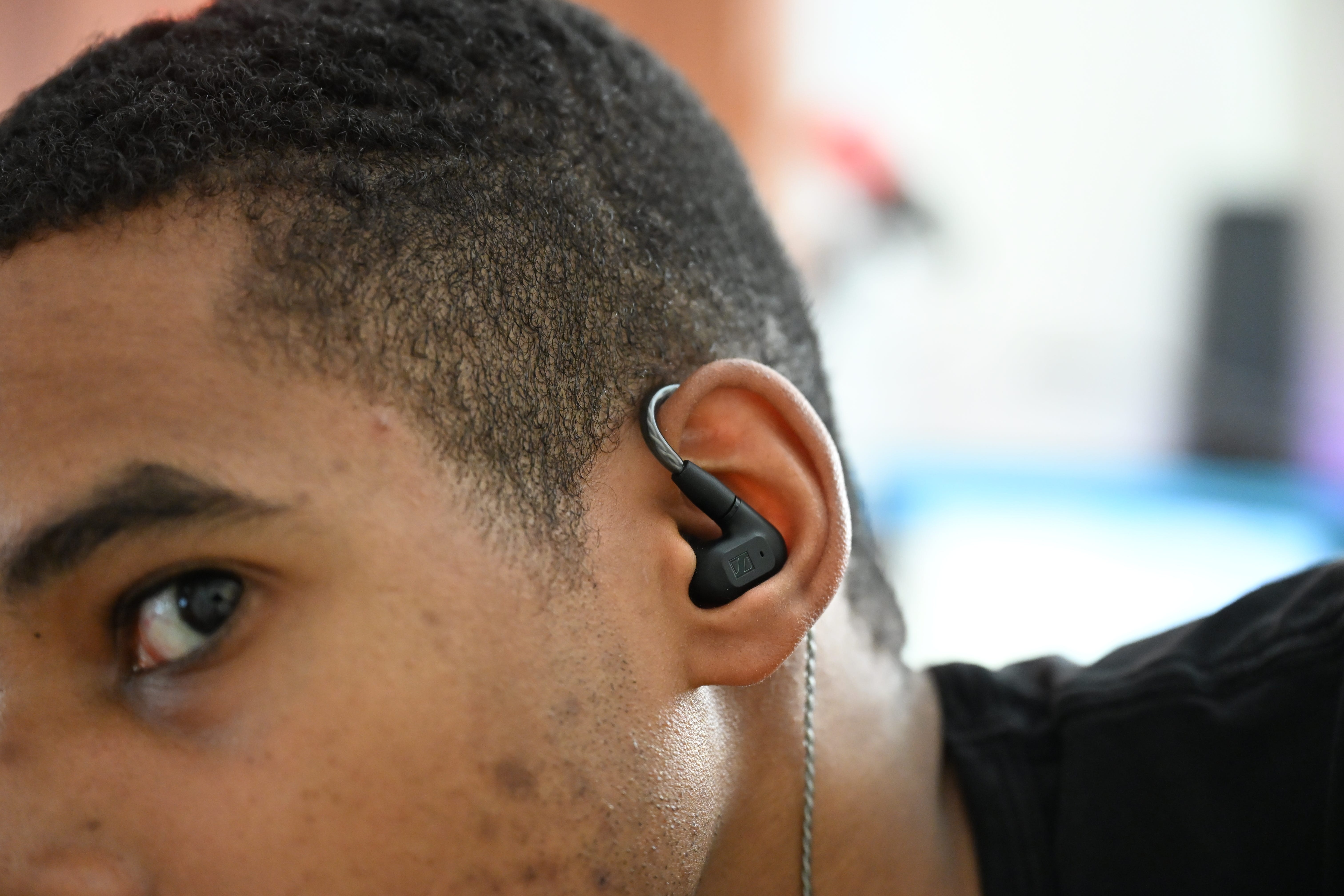 Sennheiser IE 200 review: sounds great, but the MMCX cable is a
