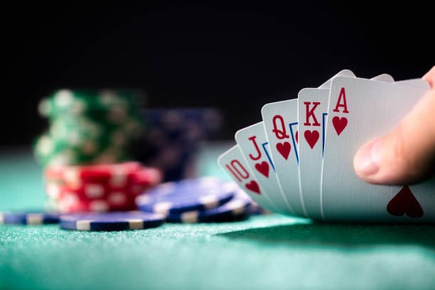 How can Seasoned Poker Players Control their Gaming's Risk and Variance